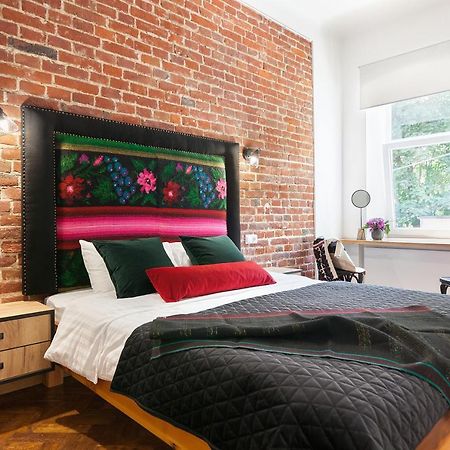 Gallery Art Apartment Лвив Екстериор снимка