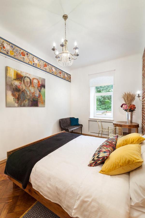Gallery Art Apartment Лвив Екстериор снимка
