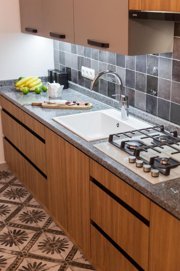 Gallery Art Apartment Лвив Екстериор снимка
