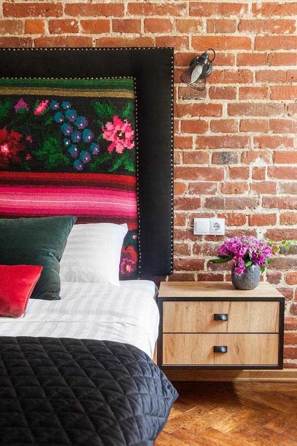 Gallery Art Apartment Лвив Екстериор снимка