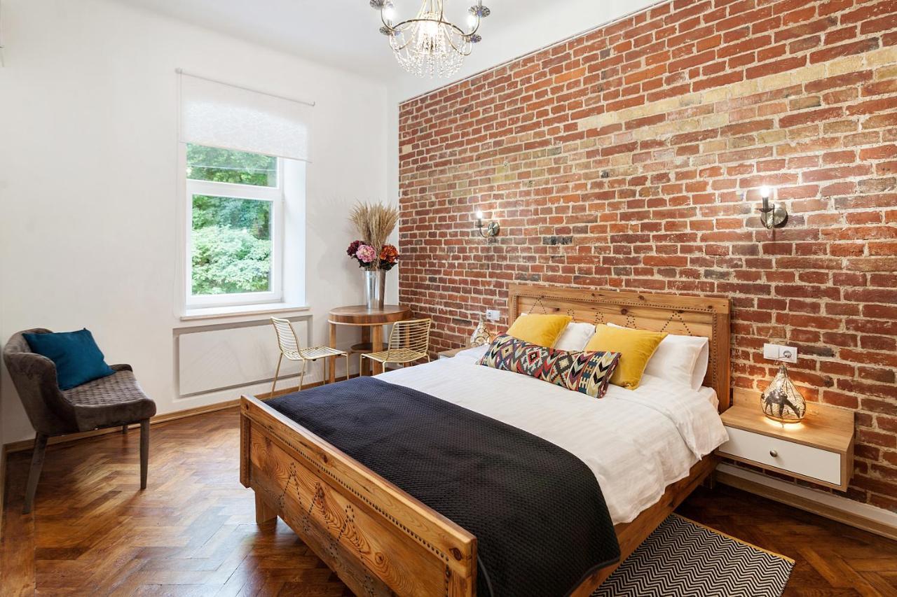 Gallery Art Apartment Лвив Екстериор снимка