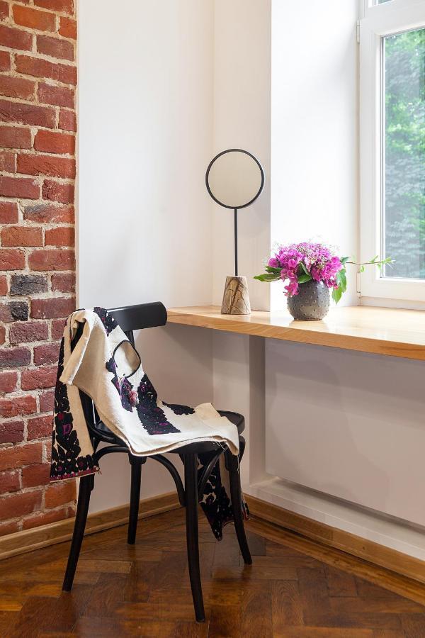 Gallery Art Apartment Лвив Екстериор снимка