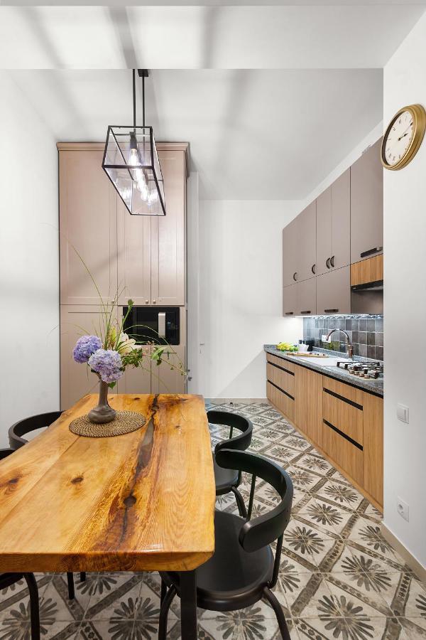Gallery Art Apartment Лвив Екстериор снимка