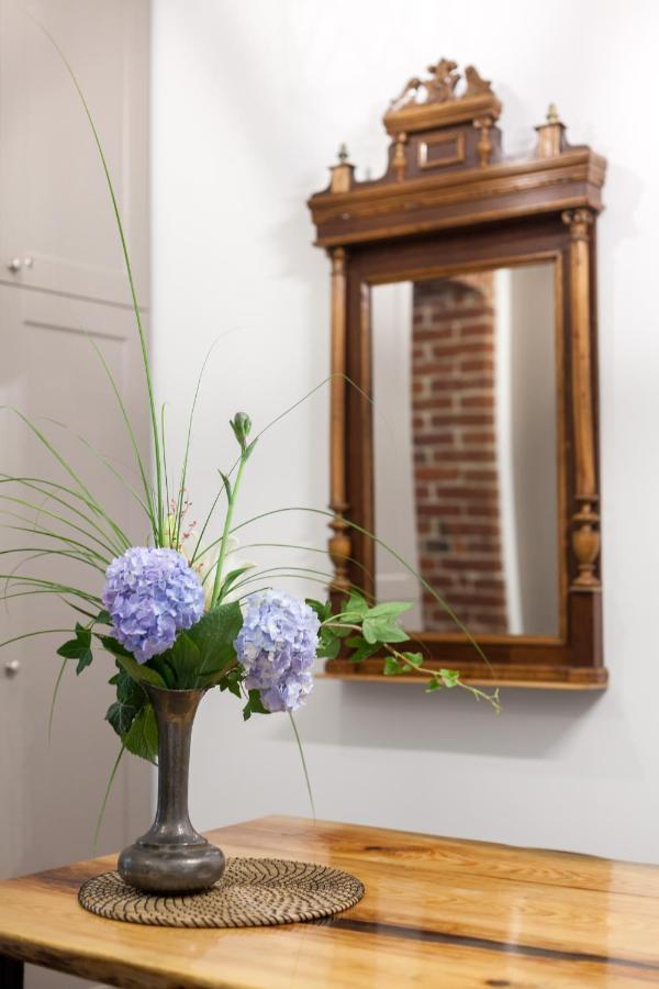 Gallery Art Apartment Лвив Екстериор снимка