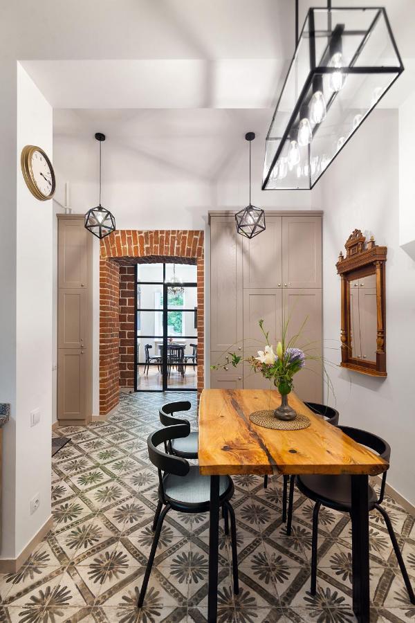 Gallery Art Apartment Лвив Екстериор снимка