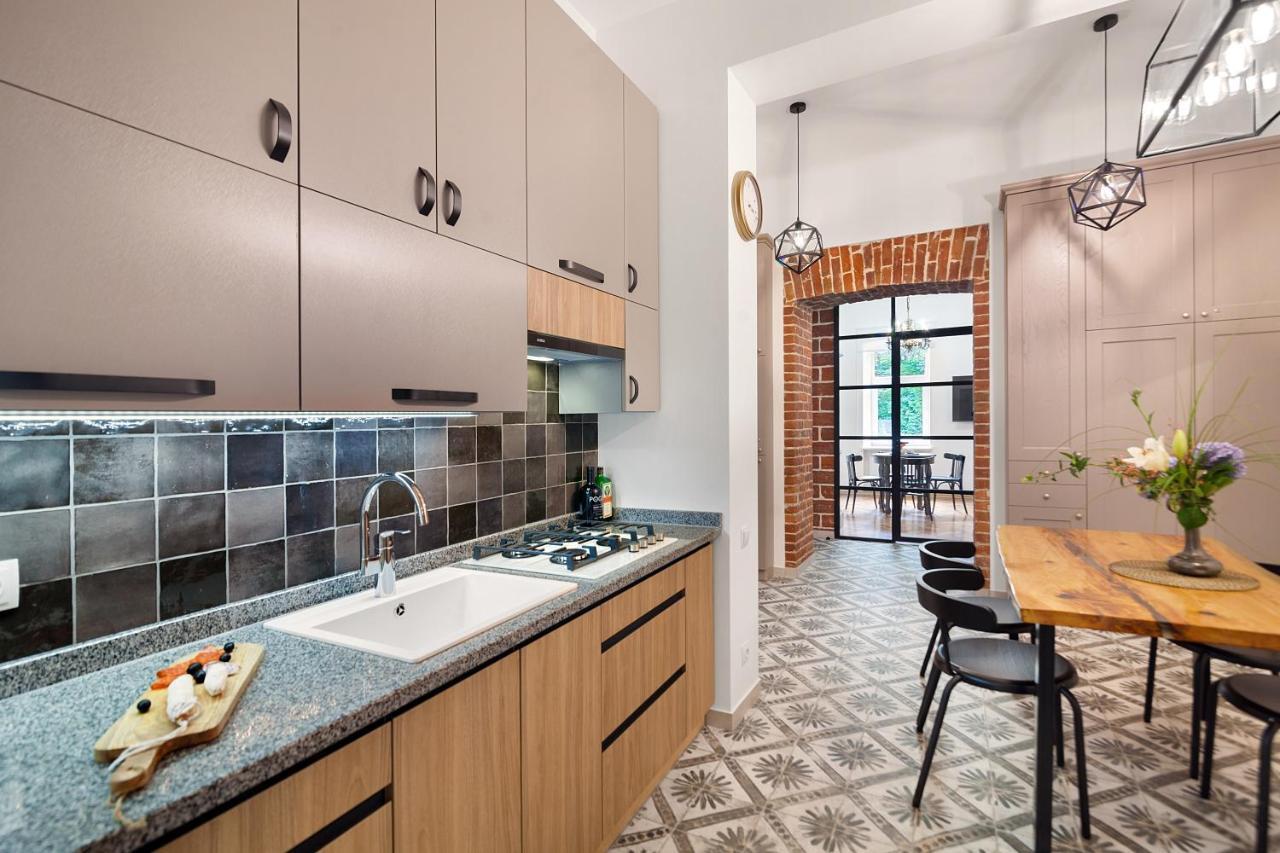 Gallery Art Apartment Лвив Екстериор снимка