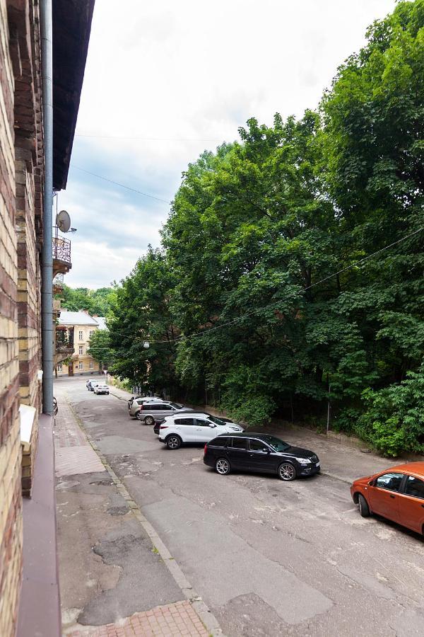 Gallery Art Apartment Лвив Екстериор снимка