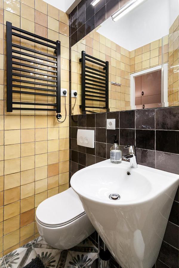 Gallery Art Apartment Лвив Екстериор снимка